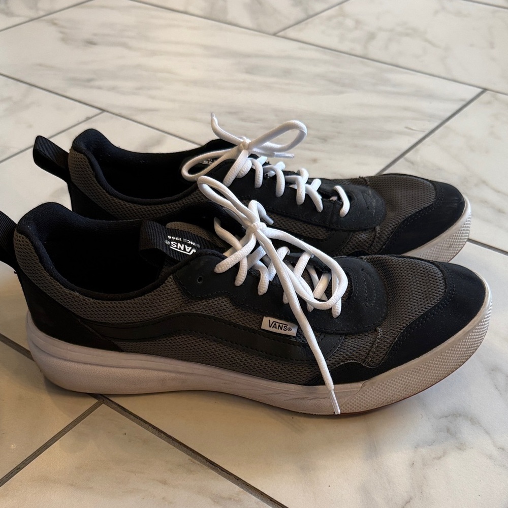 Vans Men's Black and Gray Sneakers